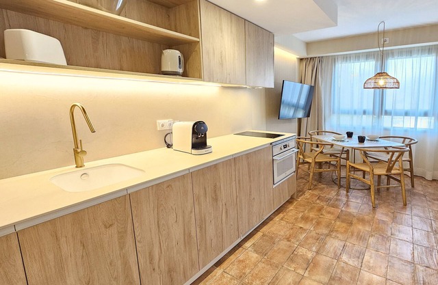 APARTAMENTOS LAS CIENCIAS STUDIO Q. Wi-Fi + Parking + Aire Acondicionado