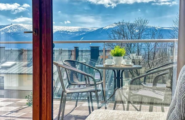 Apartamenty ROYAL APARTS Widok 800 - z panoramą gór