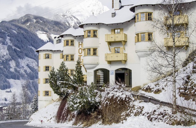 Aparthotel with swimming pool and private sauna