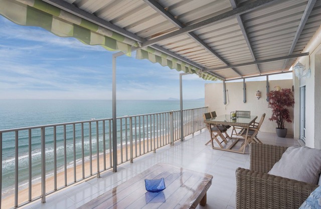 Apartment 'Flamingo' with Sea View, Private Terrace and Wi-Fi