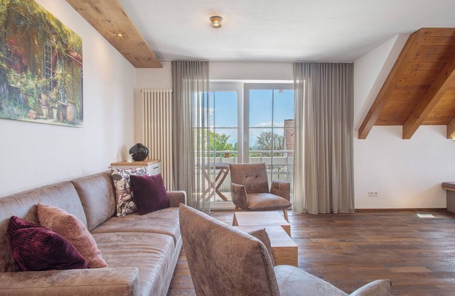 Apartment 'Wohnung Elstar' with Shared Terrace, Shared Garden and Wi-Fi