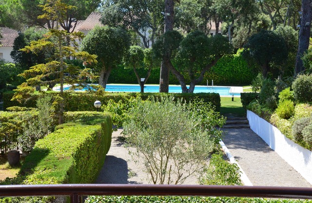 Apartment with Pool and Tennis. Beaches and Village nearby.