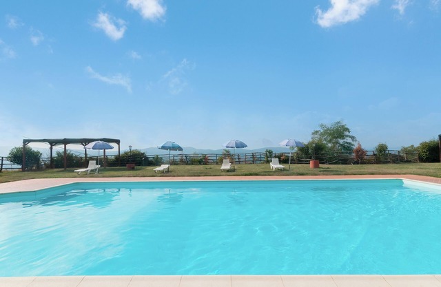 Apartment in the agriturismo 'La Facciavista' with shared pool, shared terrace and Wi-Fi