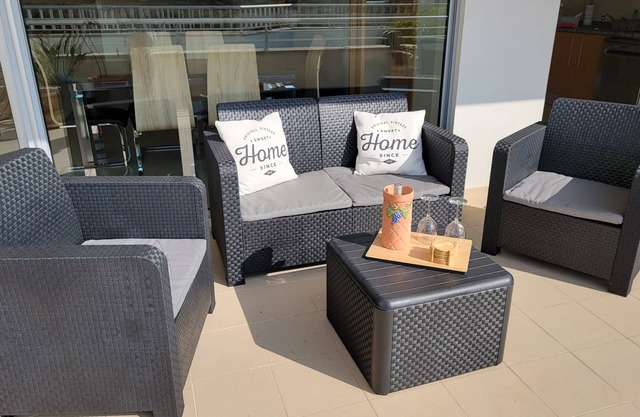 Apartment located a short 10 minute walk from the bay of São Martinho do Porto.
