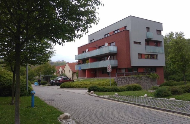 Apartment 12 min (tram) from city centre
