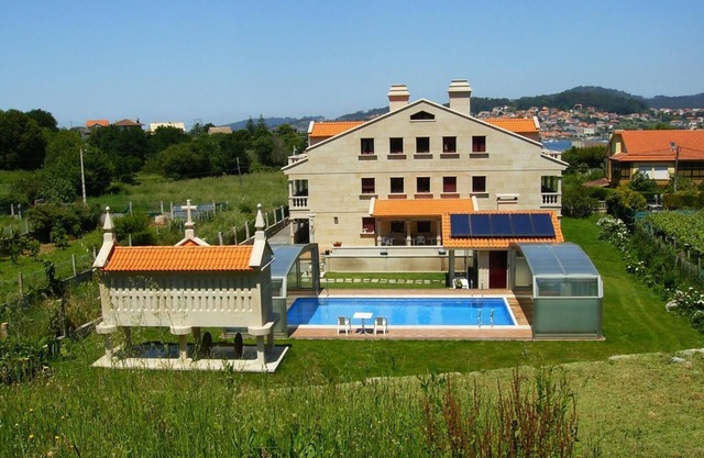Apartment '22' with Sea View, Shared Pool and Wi-Fi