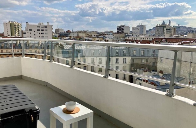 Apartment 3 Rooms, Bright, With Balconies and Panoramic View