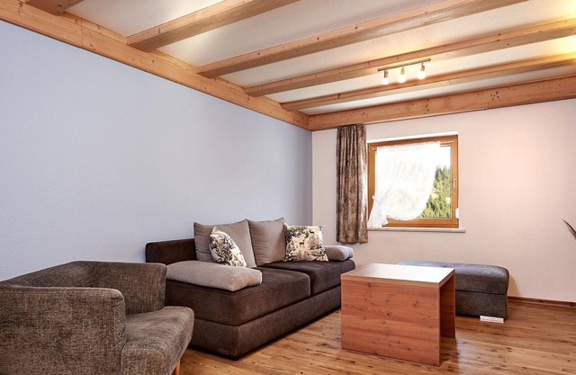 Apartment 4 with 2 bedrooms and 2 balconies - Gästehaus Strasser