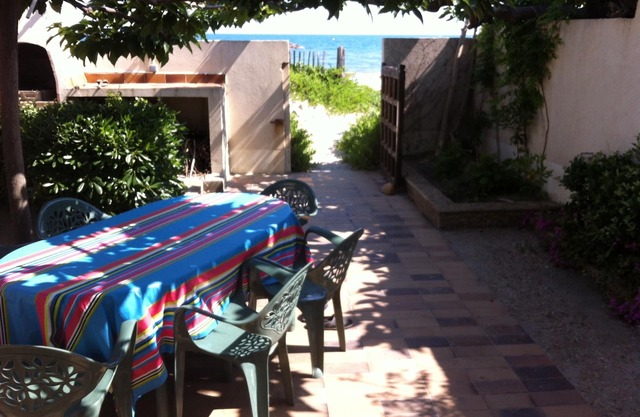 Apartment 55 m2 feet in water shady garden 50 m2 ideal families