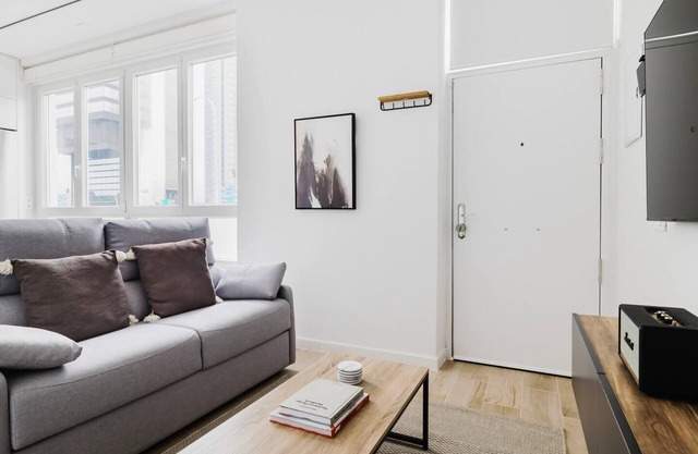 Apartment 6 - Bright in Castellana - 4 Towers