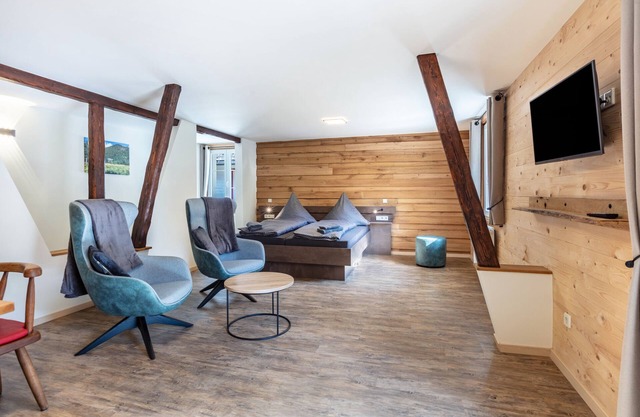 Apartment '6' with Mountain View, Balcony and Wi-Fi