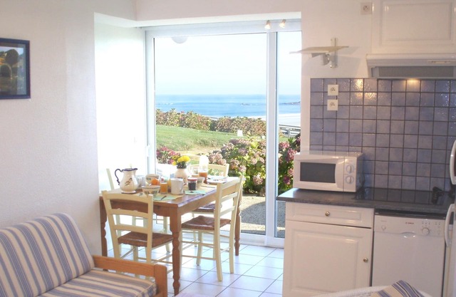 apartment 7 people sea view, swimming pool, overnight stay all inclusive