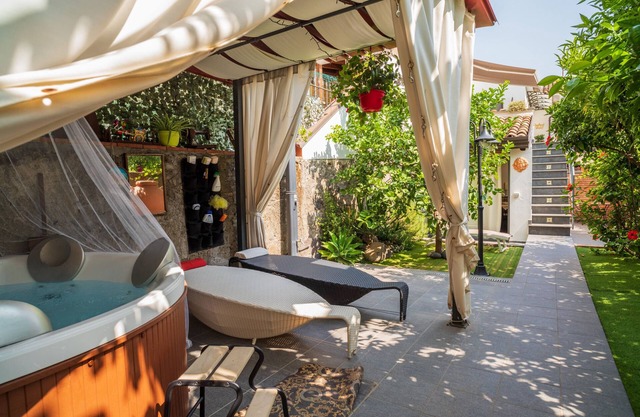 Apartment 'A Ugghia- Dependance' with Shared Garden, Whirlpool and Air Conditioning