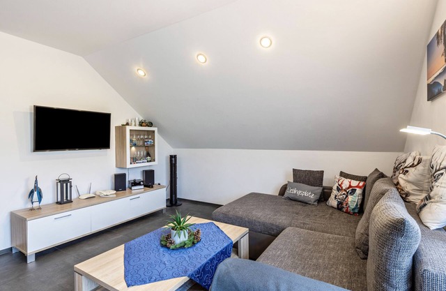 Apartment 'Alpenpanorama, 76qm, 2 Schlafräume' with Mountain View, Shared Terrace and Wi-Fi