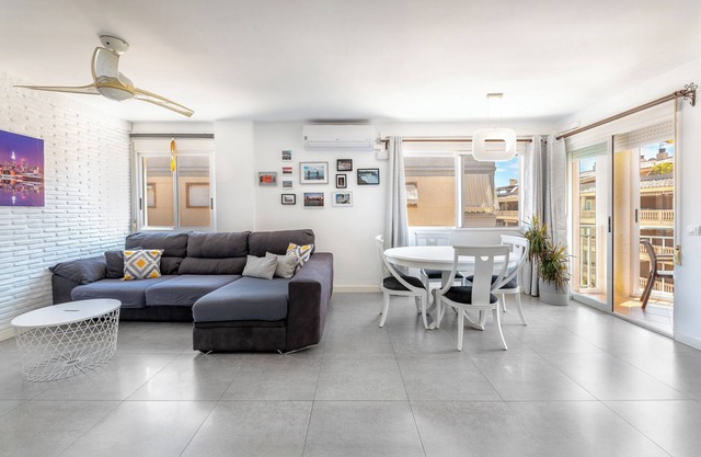 Apartment 'Amplio Canet' with Shared Pool, Wi-Fi and Air Conditioning