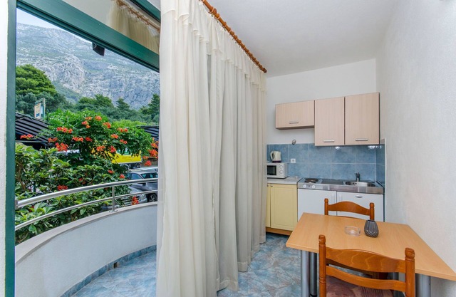 Apartment and Rooms Ivan (45191-A9) - Makarska