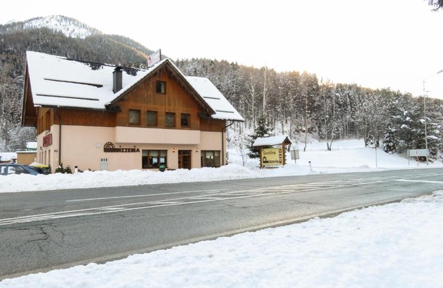 Apartment and rooms Maraton