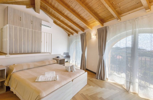 Apartment 'Angela' with Private Garden, Wi-Fi and Air Conditioning