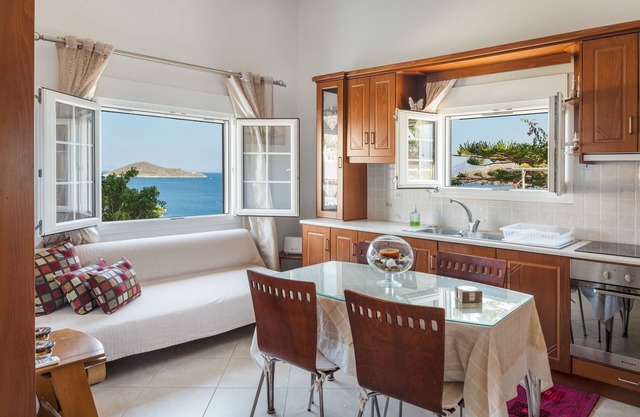 Apartment "Anna House" with Sea View, Garden & Wi-Fi