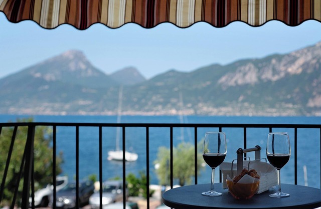 Apartment 'Appartamento Marilu' with Lake View, Wi-Fi and Air Conditioning