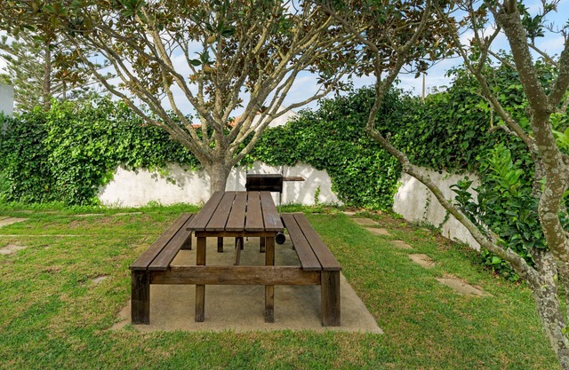 Apartment 'Apartamento B' with Sea View, Shared Pool and Wi-Fi