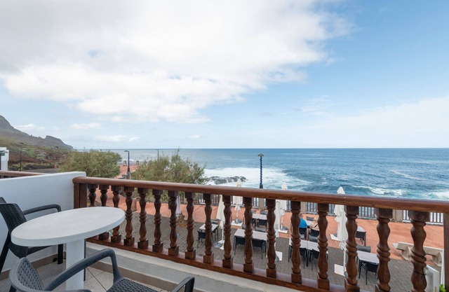 Apartment 'Apartamento D' with Sea View, Private Terrace and Wi-Fi