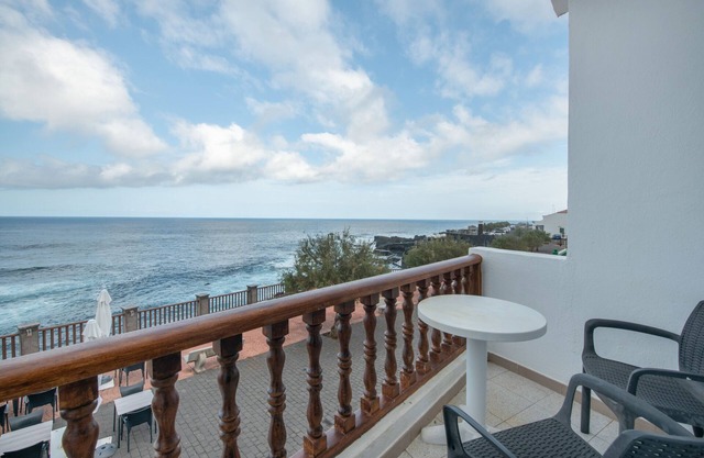 Apartment 'Apartamento E' with Sea View, Private Terrace and Wi-Fi