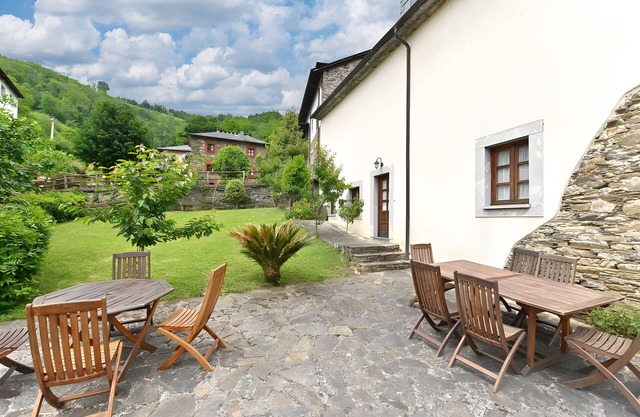 Apartment 'Apartamento Narcea 1' with Mountain View, Private Terrace and Wi-Fi