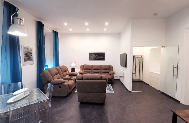 APARTMENT - APARTMENT