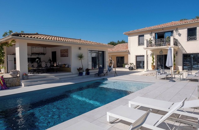 Apartment 'Appartement De Vacances Carsac 3' with Shared Pool, Shared Terrace and Shared Garden