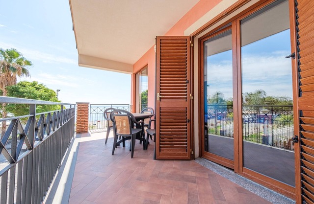 Apartment 'Appartamento Jasmine' with Sea View, Wi-Fi and Air Conditioning