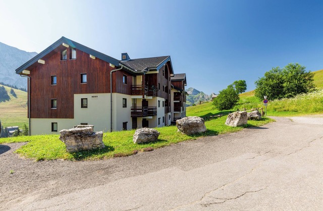 Apartment "Aravis" with Mountain View, Shared Pool & Wi-Fi
