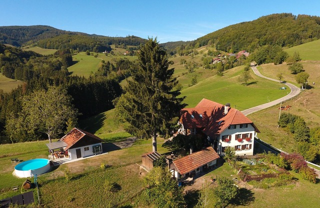 Apartment 'auf Dem Burstel' with Mountain View, Private Pool and Wi-Fi