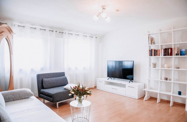 Apartment 'Auszeit Am See' with Shared Garden, Balcony and Wi-Fi