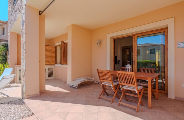 Apartment 'Avocado' with Shared Pool, Private Garden and Air Conditioning