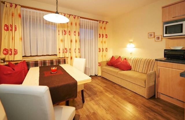 Apartment B (3-5 people/2 bedrooms, 1 WSR) - Apartments Amadeo