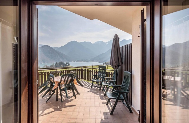 Apartment "Bellavista" with Lake Views & Terrace