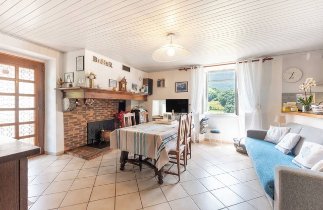Apartment 'Bellevue Accous' with Mountain View, Private Terrace and Wi-Fi