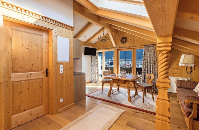 Apartment 'Bergkristall' Near the Ski Lift with Mountain View, Wi-Fi & Balcony