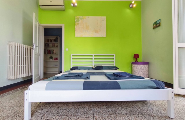 Apartment between trade&city center. Big terrace and fast internet connection