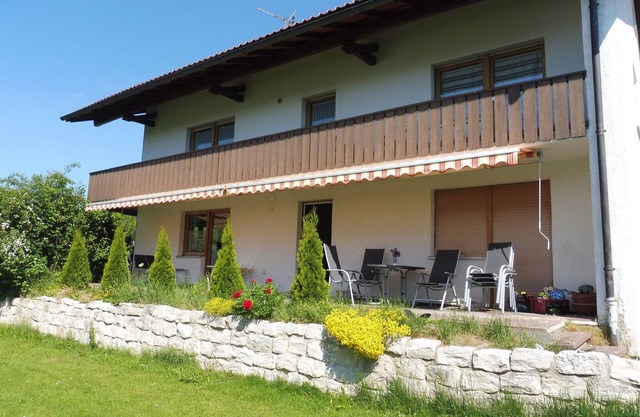 Apartment 'Bobis Ferienwohnung' with Mountain View, Balcony and Wi-Fi