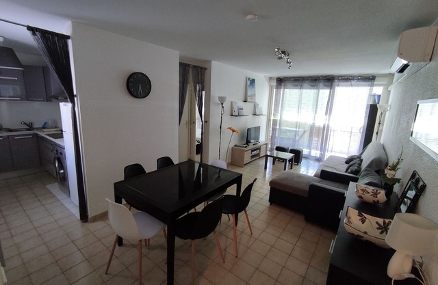 Apartment by the sea for 2 to 6 people