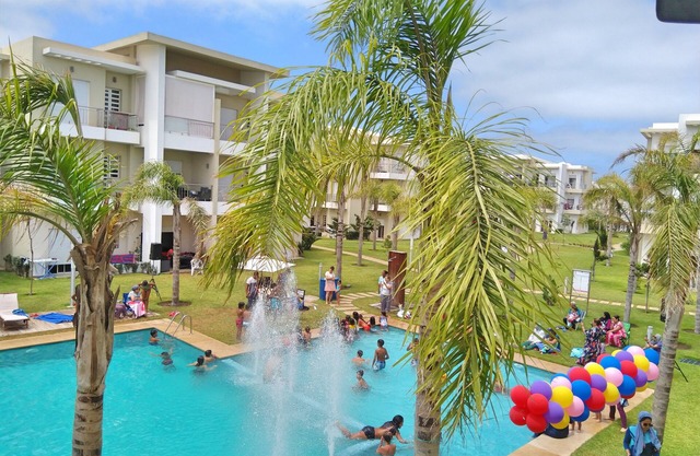 Apartment by the sea, pool view