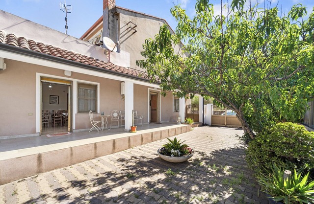 Apartment 'Casa Regina' with Private Terrace, Wi-Fi and Air Conditioning