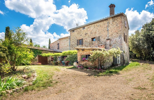 Apartment 'Casa Verde A Murlo' with Shared Pool, Wi-Fi, and Air Conditioning