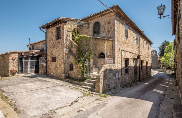 Apartment Casale Rosennano - Padronale with Shared Garden & Wi-Fi