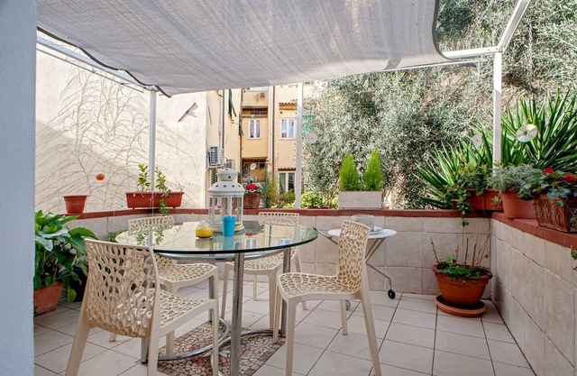 Apartment "Casina di Alo e Ala" close to City Centre with Private Terrace & Wi-Fi