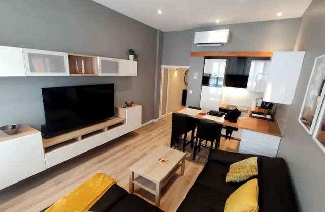 Apartment center Carmes