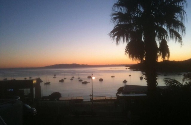 Apartment Central Oneroa, Amazing Ocean Views.