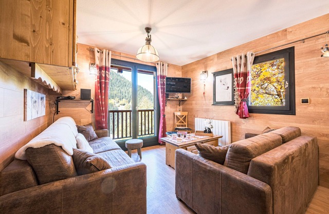 Apartment 'Chalet Refuge Loup Blanc Valfréjus' with Mountain View, Balcony and Wi-Fi